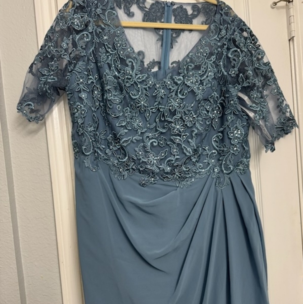 Elegant Blue Oleg Cassini Lace Dress Sz 22.